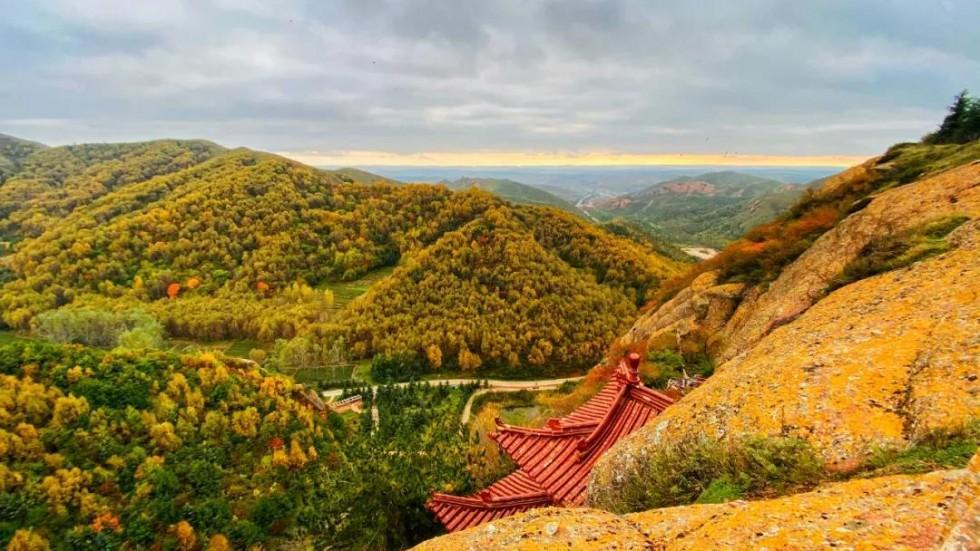 秋色漸逝固原旅遊景點火石寨美成了一幅畫