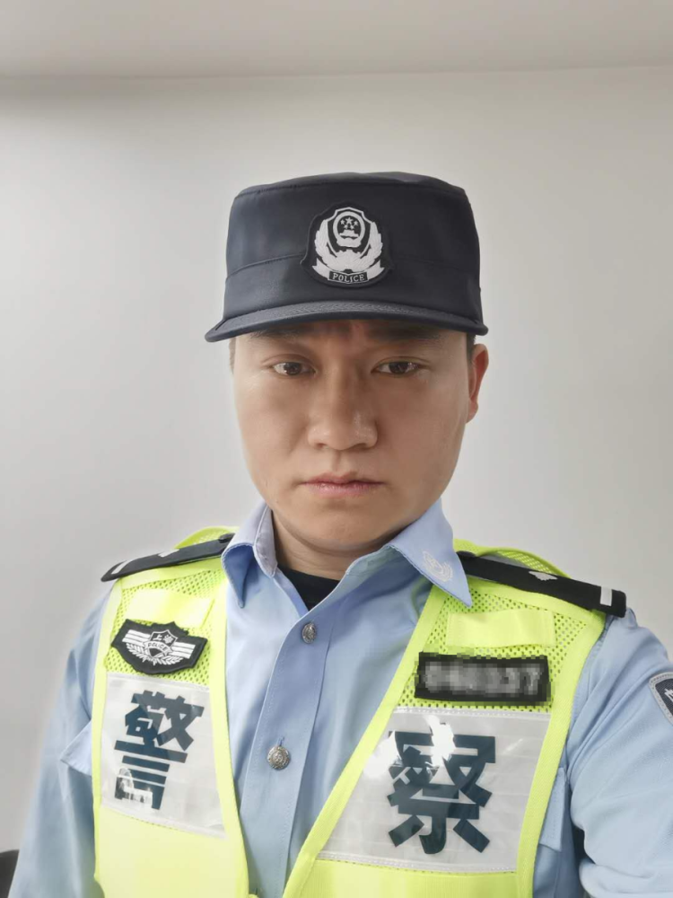 派出所民警自拍照片图片