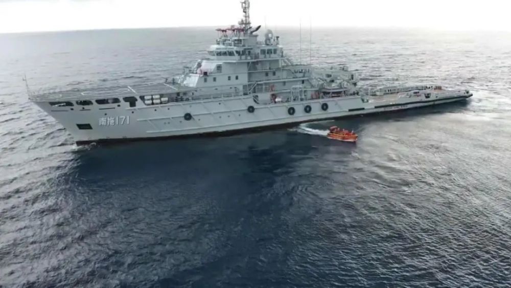 南部战区海军某防险救生支队演练应急救援