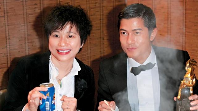 小美原名梁美薇,是香江才女资深填词人,罗文的《几许风雨》,陈百强的