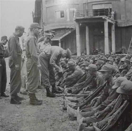 进入普渡大学加修,一举考入有"南方西点"之称的美国维吉尼亚军校学习