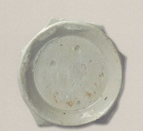 宋代龙泉青瓷支钉烧法及工具的探讨