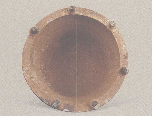 宋代龙泉青瓷支钉烧法及工具的探讨