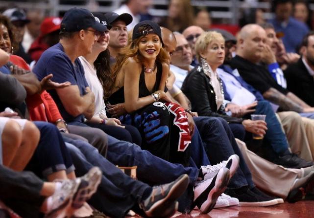 nba最大牌女球迷是谁詹娜都要靠边站她的影响力媲美蕾哈娜