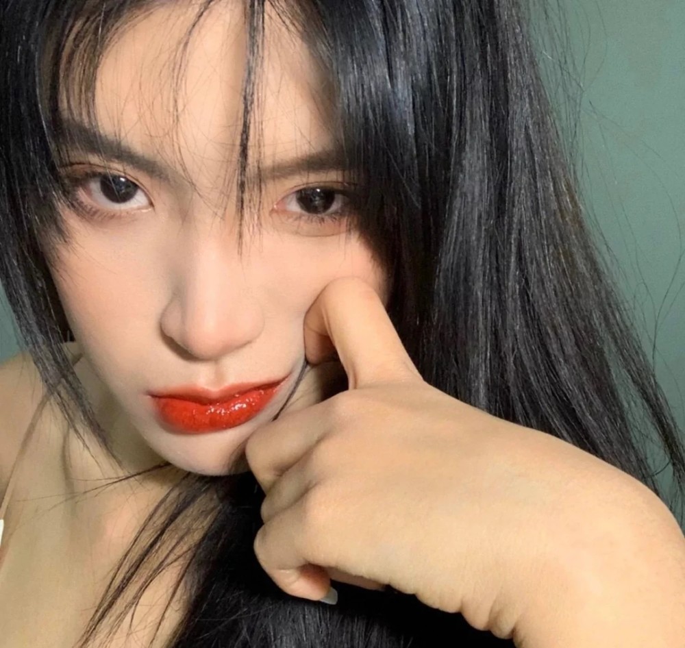 精致女孩头像女孩子就应该在最好的年纪笑着度过每一天