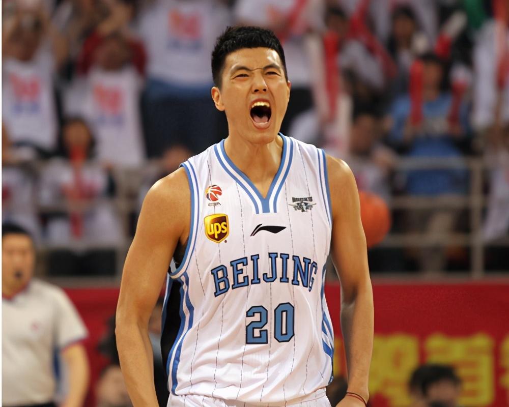 cba一阵球员翟小川,巅峰遭遇伤病影响,名校毕业娇妻颜值超高_腾讯新闻