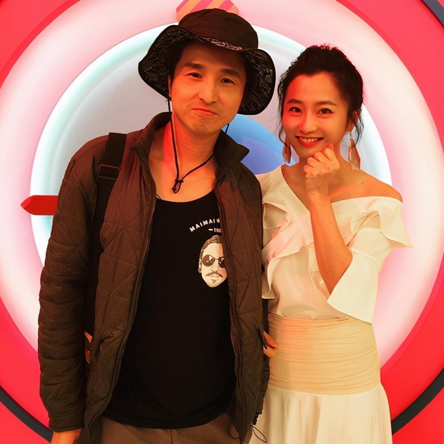 陈乔恩晒与王少伟搞怪重聚赵小侨开心大笑昔日主演命运大不同