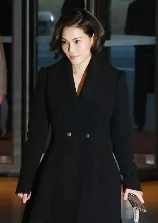 除了二女儿李叙显"逃过一劫",接受家族联姻,也稳固了自己在三星高层的