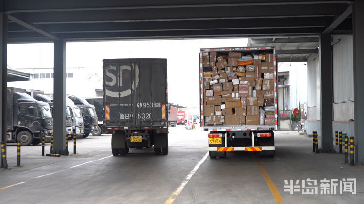 访青岛顺丰中转场今年双十一快递量比去年预计增长50