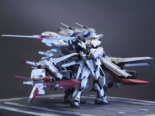 模玩控:强袭高达最强背包?_腾讯新闻