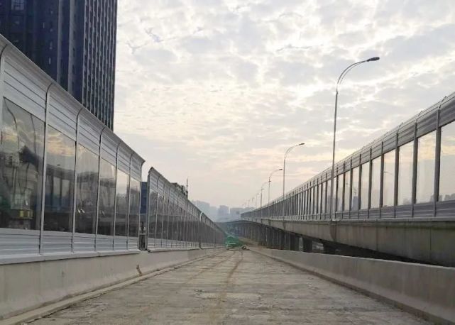 杨泗港快速路南湖匝道修建近况,预计2021年6月通车_腾讯新闻