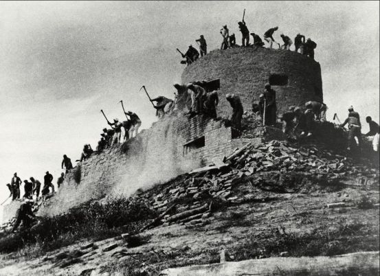 平型关大捷一场没有俘虏的战斗日本负伤医生砍死上药的八路军