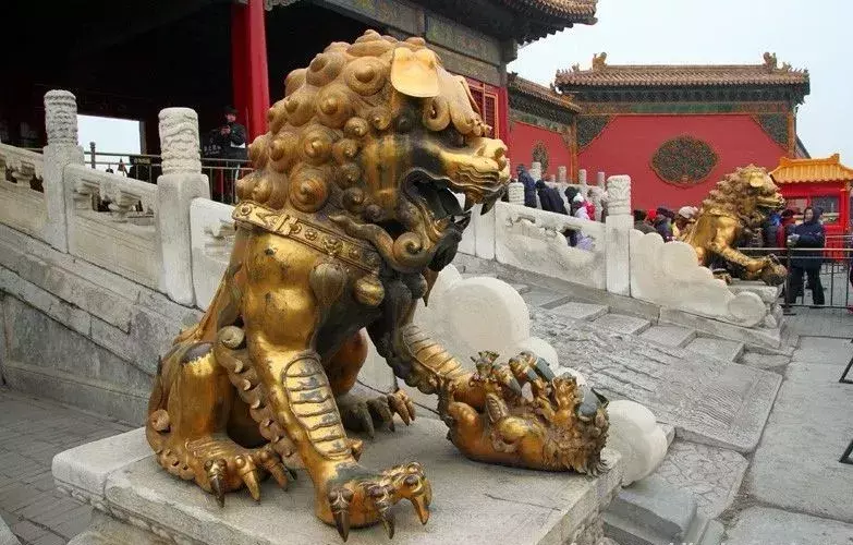 中国没有狮子中国人为何喜欢在门口摆一对石狮子