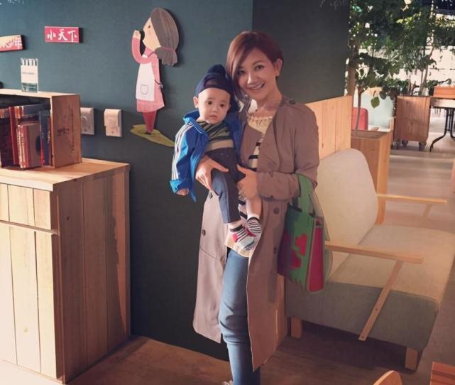 42岁梁静茹与总裁男友新恋情曝光,离婚女人凭什么找富豪?