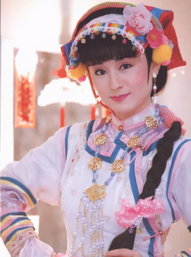 是《一代女皇》中运筹帷幄的女政治家武则天;她是《游龙惊凤》中那个