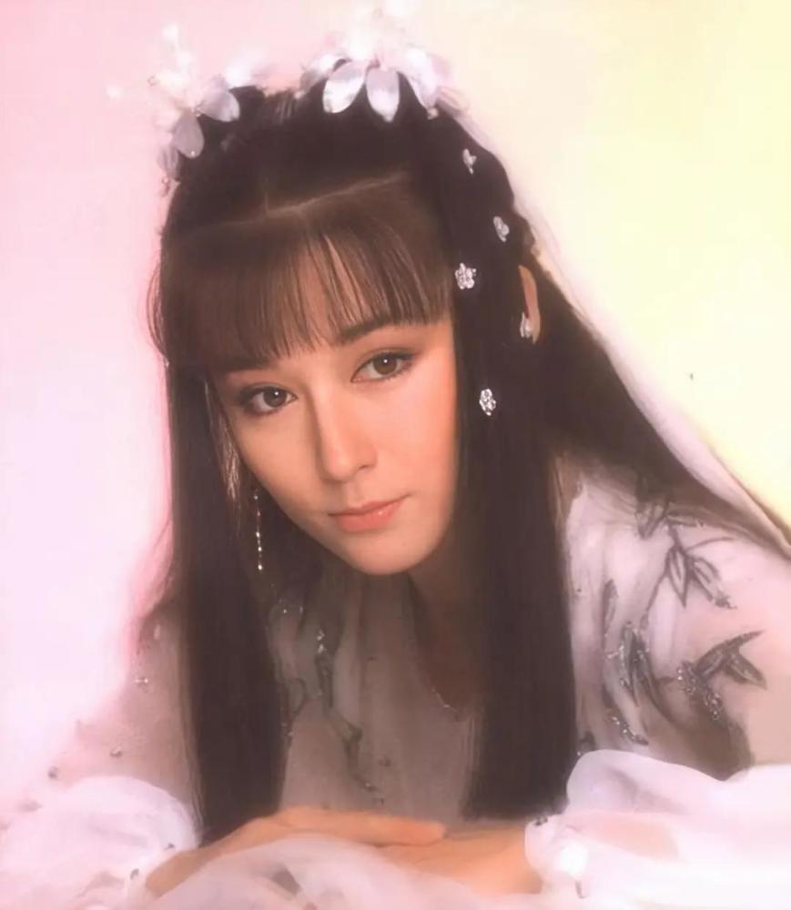 是《神雕侠侣》中清丽脱俗,不施粉黛的小龙女.