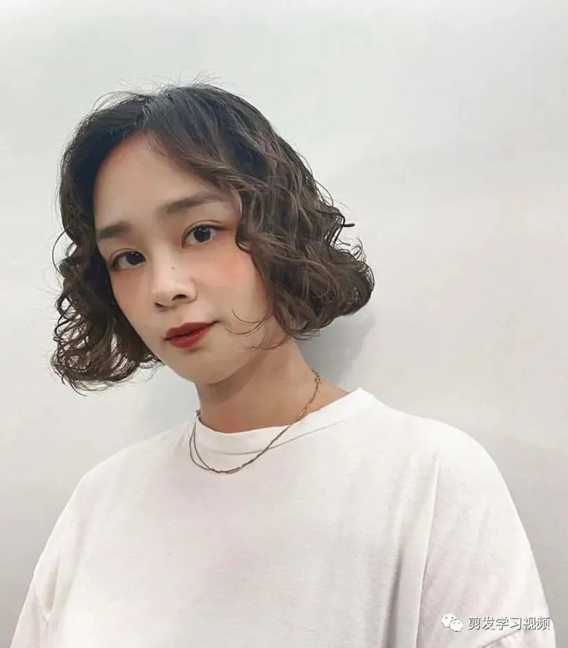 2021短发全头烫巨好看