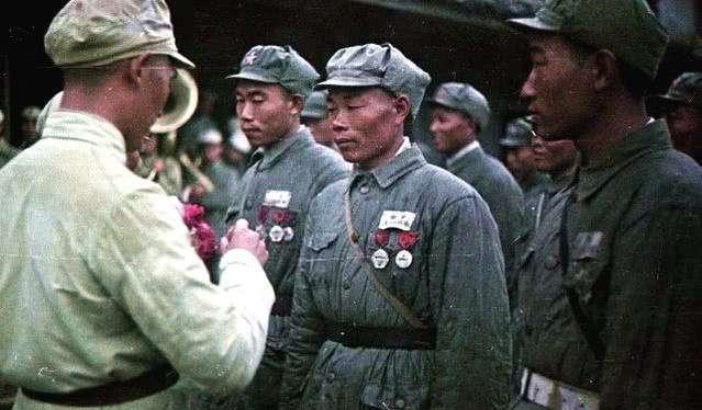 1949年解放军彩色老照片就是这些朴实的军人解放了全中国