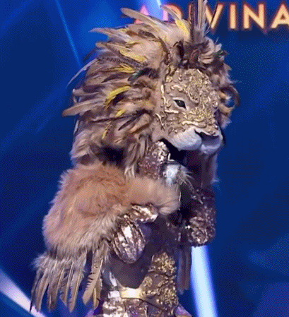 c罗女友乔治娜火了!戴狮子面具参加歌唱比赛,惊艳评委 观众