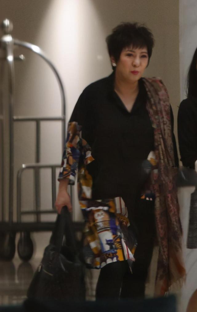 向太现身名流影后聚会自曝郭碧婷答应生三胎并奖励其两栋豪宅