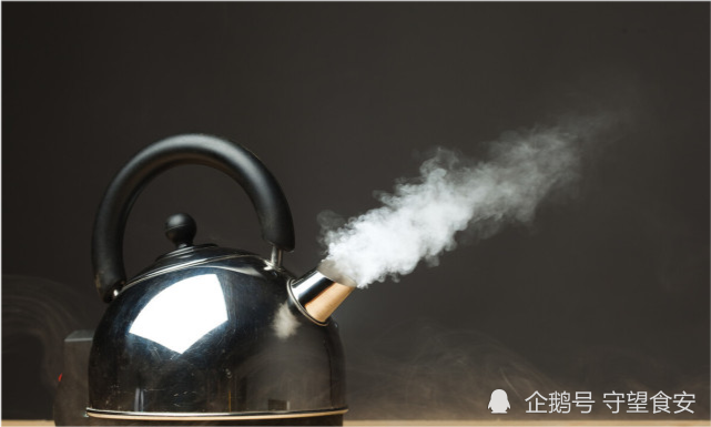 我们平时在家里都会烧水喝.