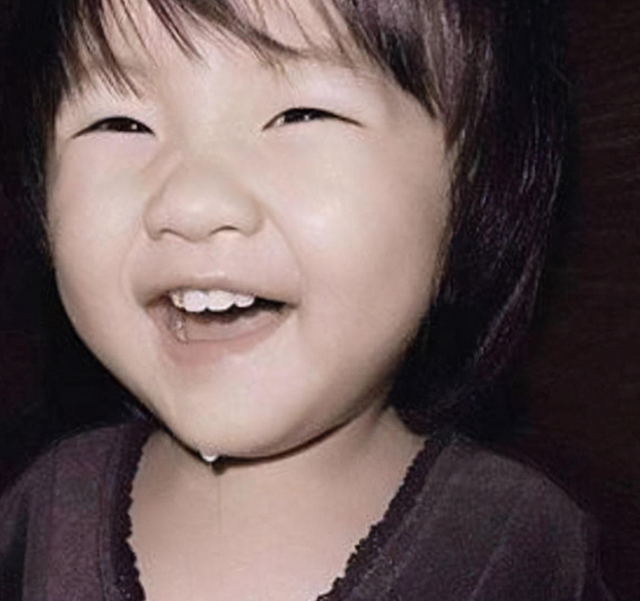 陈奕迅女儿近照曝光打扮十分吸睛这个嫌弃爸爸的女孩长大了