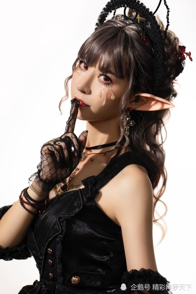 cosplay悄悄坠入人间的黑裙子精灵