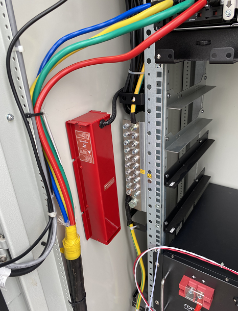 高低压配电柜专用灭火装置是安装在电气柜,高压开关柜,低压配电柜里的