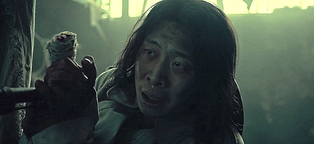 《八佰》幕后:张译片场演哭导演管虎,演员为拍戏在河水中泡1周