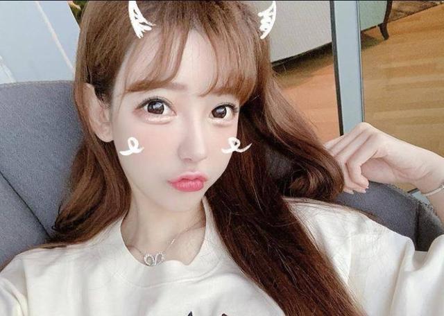 恭喜陈冠希前女友迎来新恋情变身网红锥子脸成功抢镜