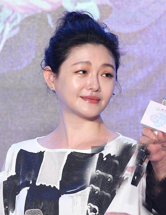 大s出席活动,现场未修图流出,这脸看上去比汪小菲还显老啊!