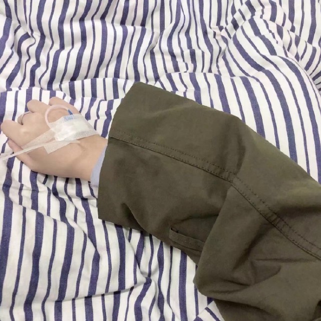 女生输液好看手背忧郁背景图,好看不易烂大街!|朋友圈