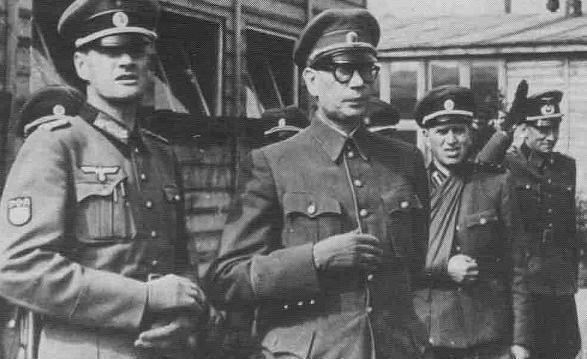 苏联叛徒弗拉索夫不但甘心做德军马前卒还妄图重建沙皇俄国