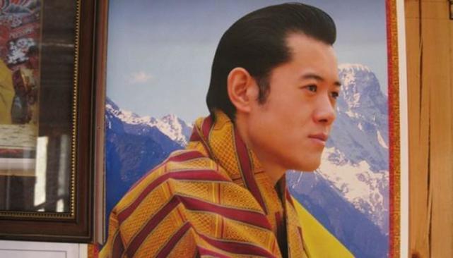 不丹美貌公主秘密出嫁!驸马身份曝光,竟然是她王后嫂子的亲弟弟!