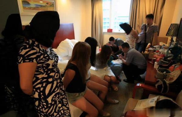南京一卖淫团伙覆灭窝点位于某酒店房间当场抓获失足女8名