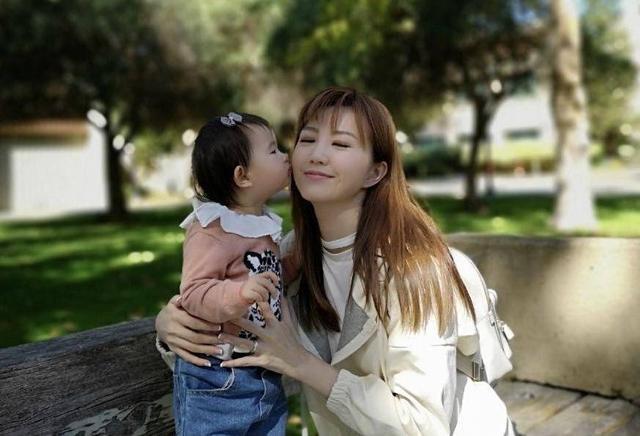 28岁tvb小花首晒二胎照,因宝宝体重偏重选择提早剖腹产