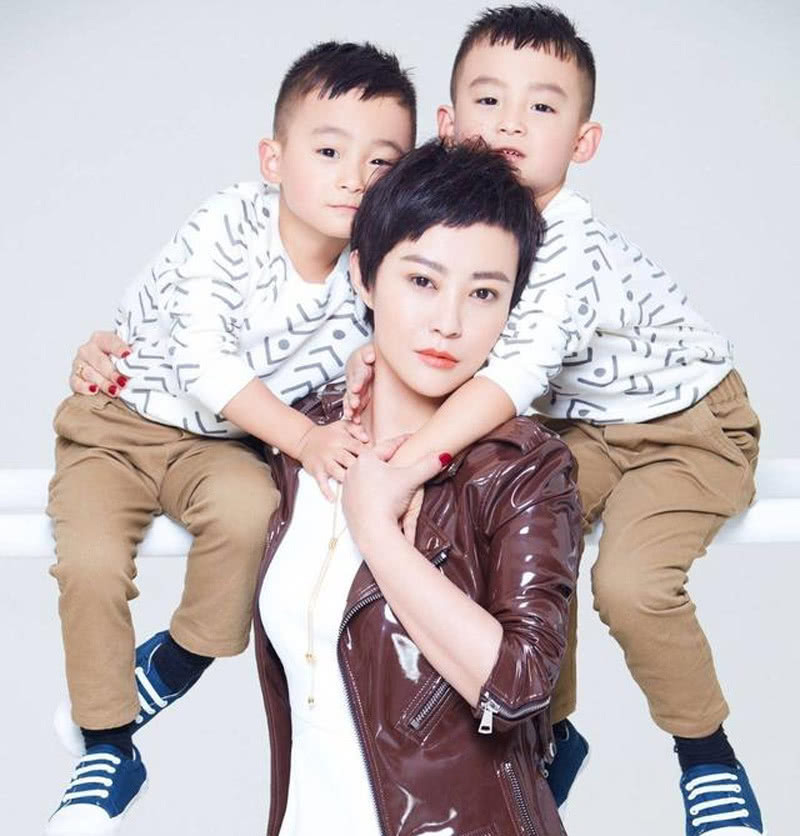 快被遗忘的女演员,嫁普通职员6年,5岁双胞胎儿子太俊_腾讯新闻