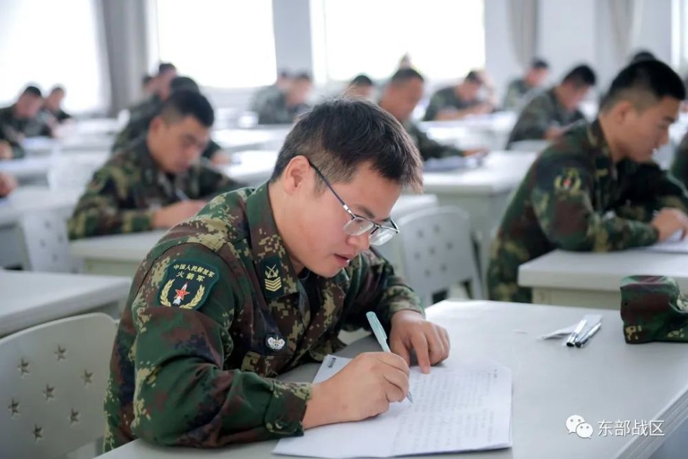 热点指挥军官高级士官技术尖子打擂开始