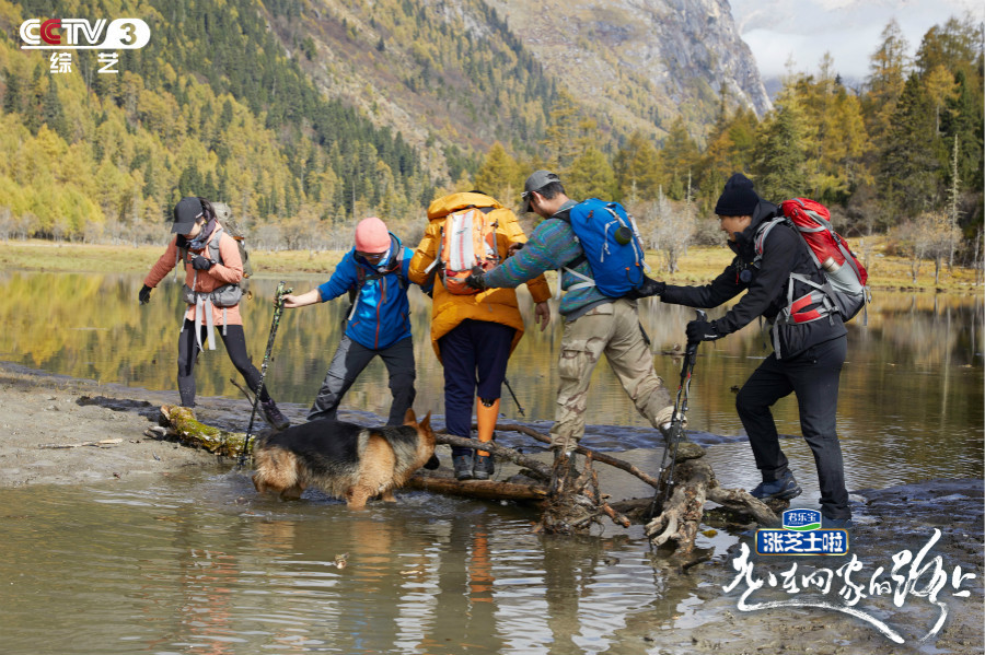 让我们跟随跟涂松岩和四位户外爱好者们一同勇攀高峰,探寻他们的精神