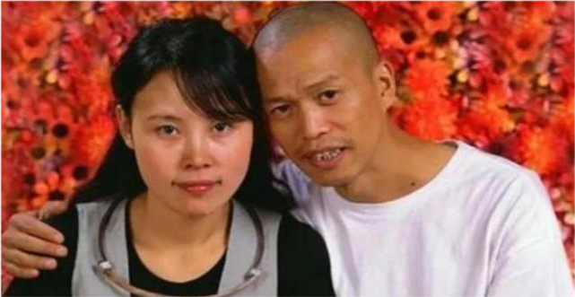 艺术家何云昌用自己的肋骨做成项链送给心爱的5个女人