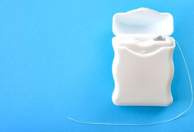 用牙线清洁口腔,到底会不会让牙缝变大,牙龈受损?