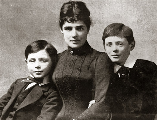 坎迪夫人在泰坦尼克上一共有6个爱慕者,他们分别是:58岁的美国建筑师