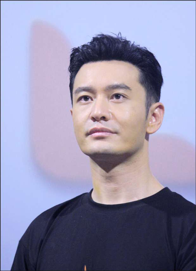 黄晓明提前庆生手捧蛋糕胡茬明显没有了油腻大叔的感觉