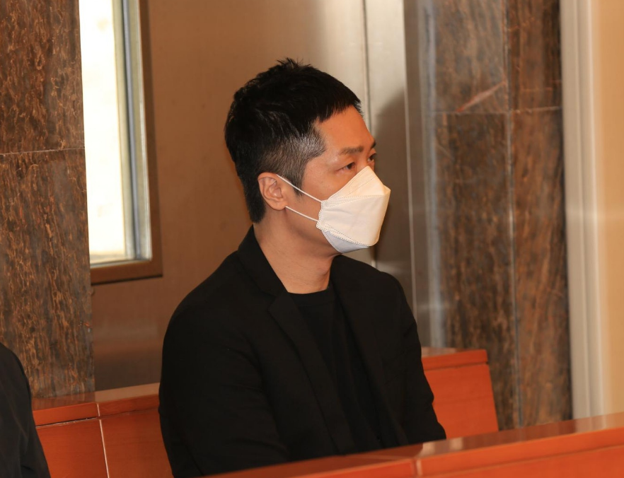 演员黎嘉骏坠亡,姐姐捧遗像火化母亲哭成泪人,马浚伟