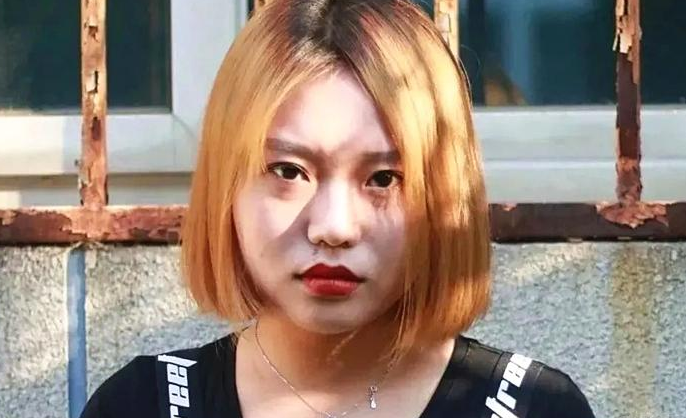 14岁父母离婚 大学时受抑郁症折磨 成为 李雪琴 前她有多惨 腾讯新闻