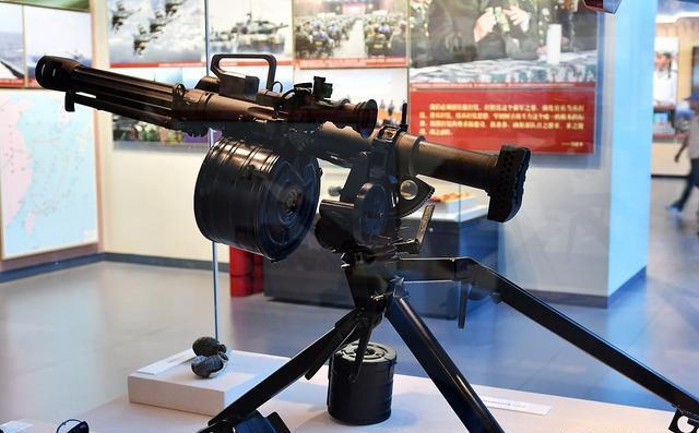 一枪打爆一辆车揭秘解放军最新大口径榴弹枪关键技术全球首创