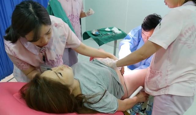 产妇第一次生娃太用力发出噗的一声医生多亏了口罩