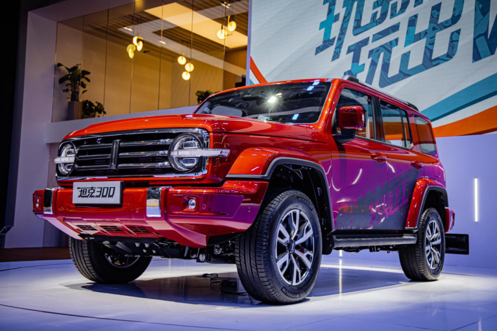 吸睛wey坦克300玩转新潮配色时尚达人已圈粉