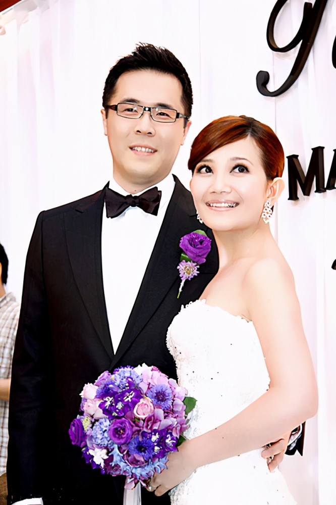 梁静茹结婚的时候,李宗盛对赵元同说:"我是她18岁带她入行的第一个