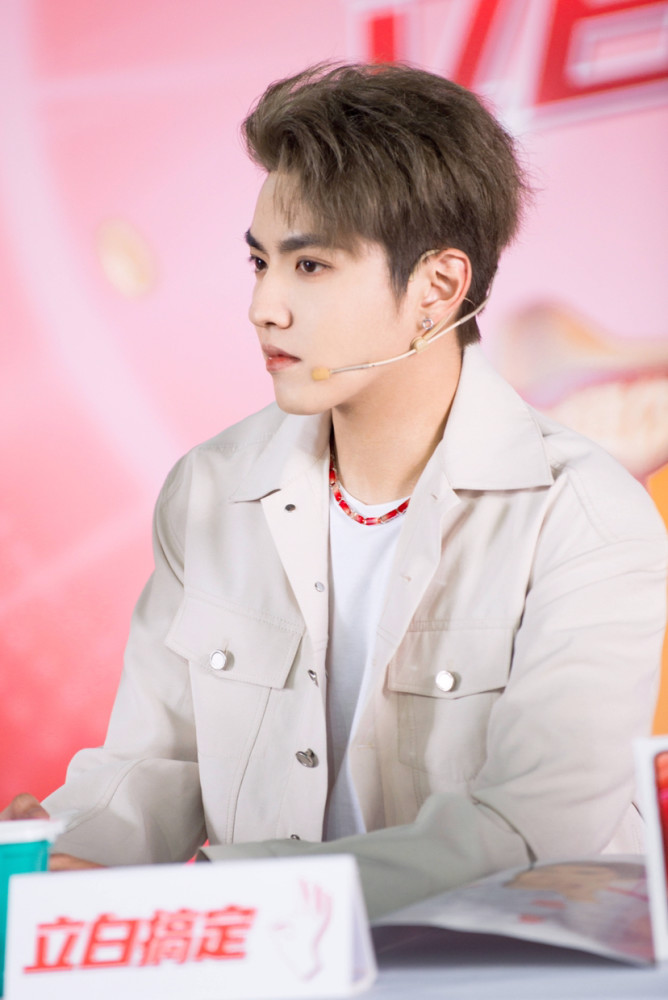 补上生日祝福啦生日快乐一切顺利凡凡吴亦凡